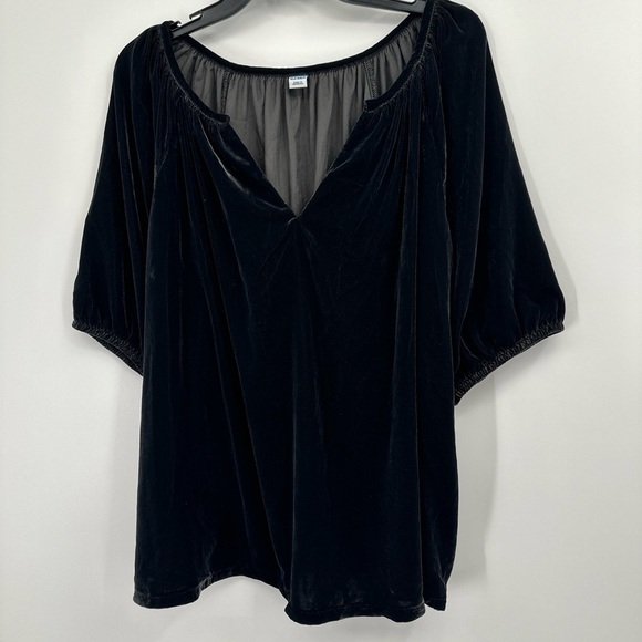 Old Navy Tops - Old Navy Sz 2X Black Velvet Blouse Top NWT